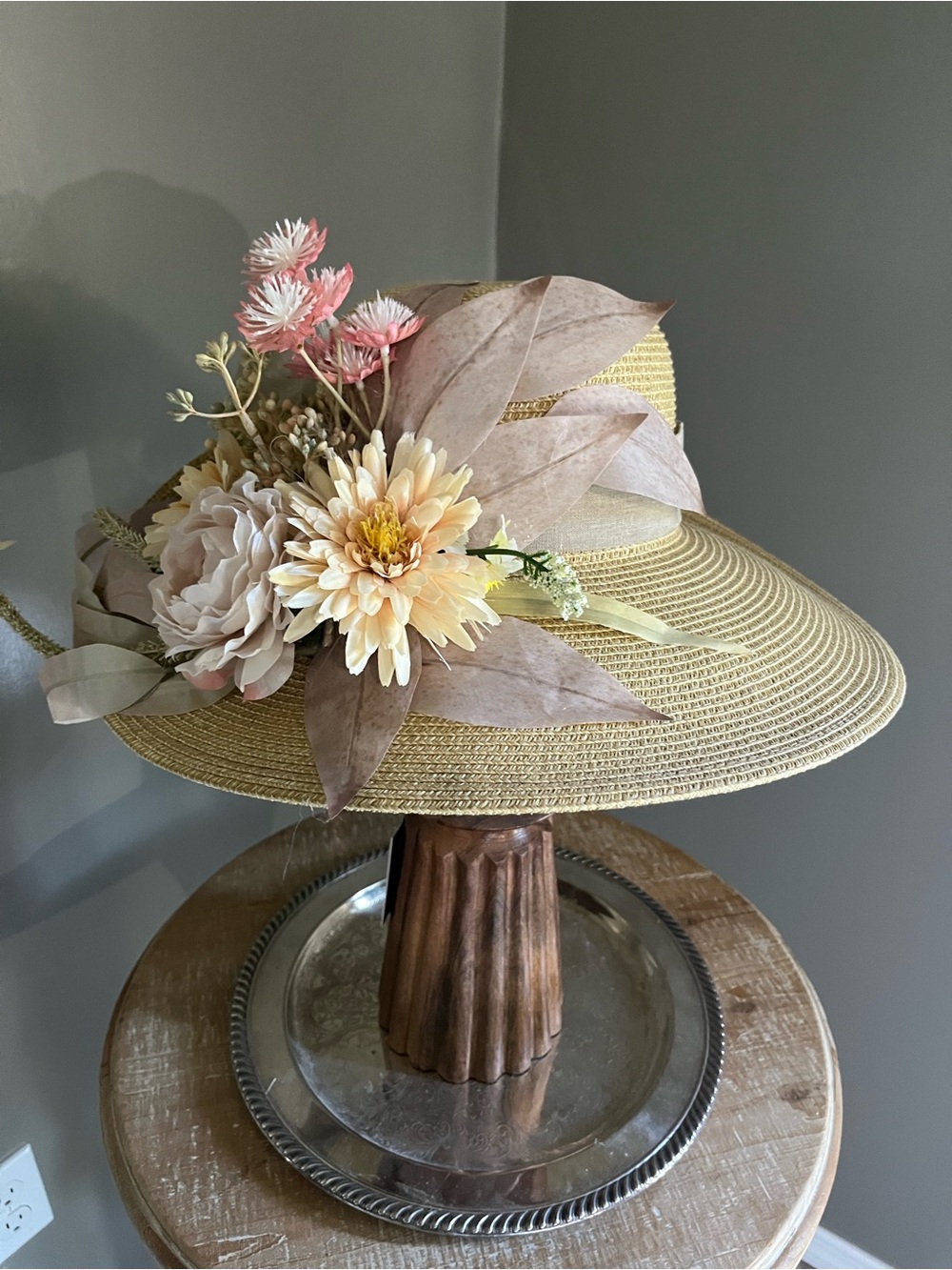Straw Floral Wide-Brim Sun Hat in Beige and Pink